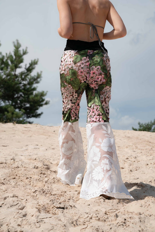 Pantaloni svasati floreali