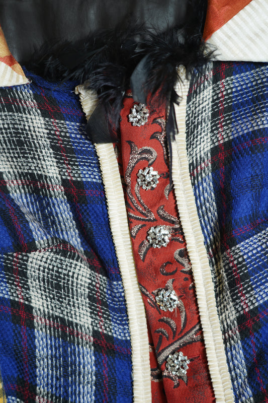 Giacca corta con applicazioni di piume