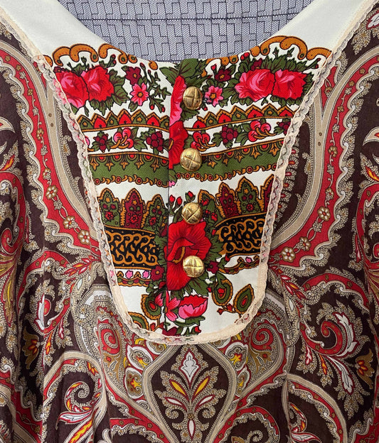 Camicia con motivi ornamentali