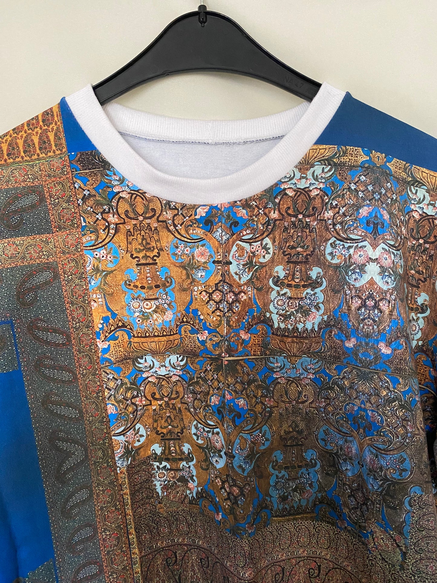 T-Shirt mit opulentem Print