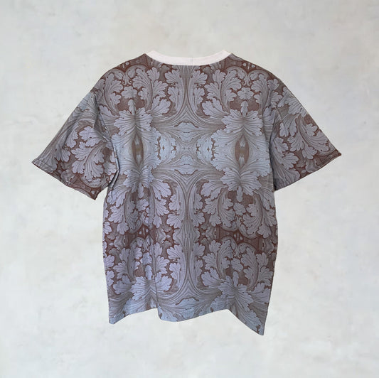 T-shirt con stampa ornamentale monocromatica
