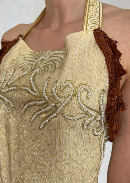 Top mit aufgestickten Ornamentmotiven