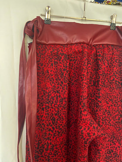 Hose mit Animalprint und Bindebändern
