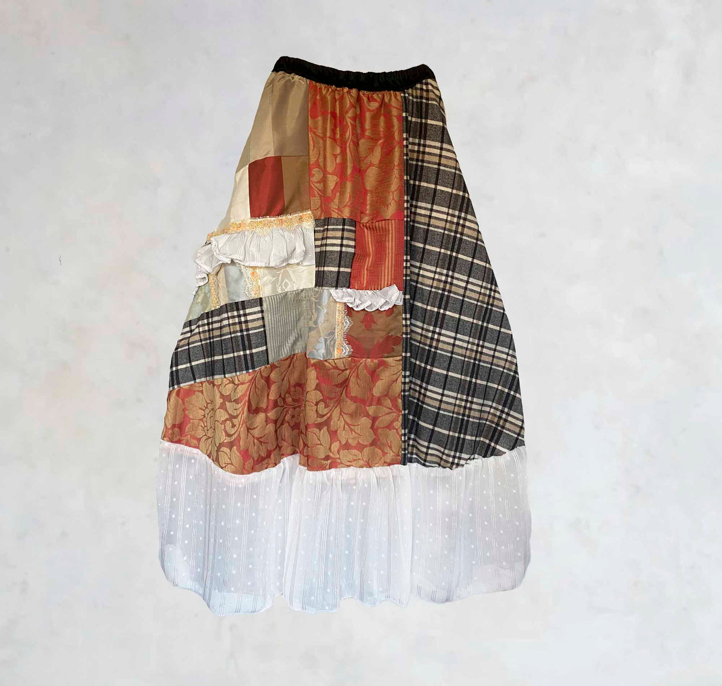 Langer Rock mit Patchwork und Rüschen